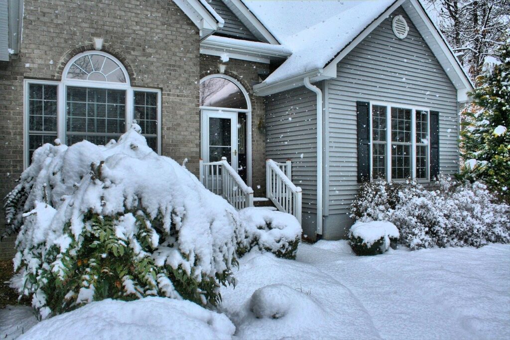 house, snowfall, winter-54585.jpg